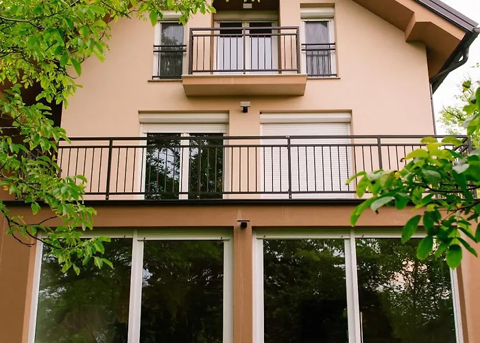 Apartma Ro-ze شقة *